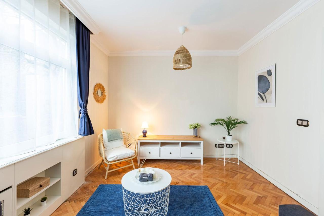 イスタンブールFlat With Excellent Location In Tesvikiye, Sisliアパートメント エクステリア 写真